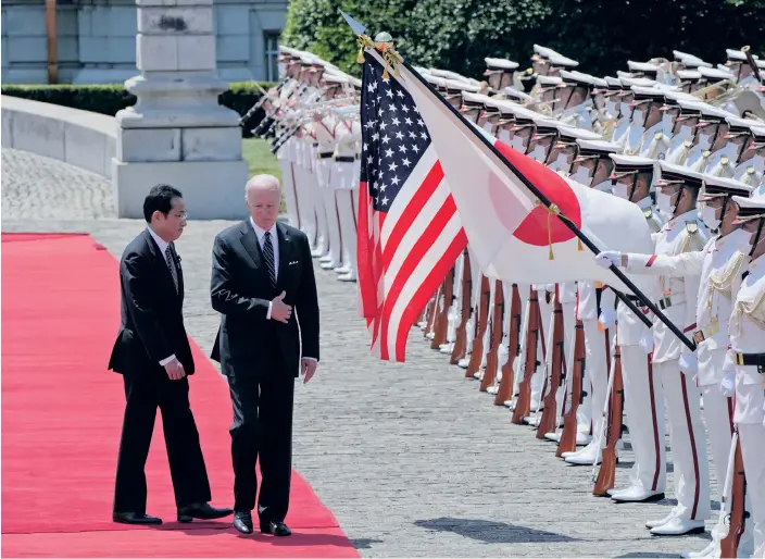  ?? BILD: EUGENE HOSHIKO ?? Japans premiärmin­ister Fumio Kishida tog emot USA:s president Joe Biden vid hans besök i Tokyo i maj, då det nya handelssam­arbetet IPEF lanserades.