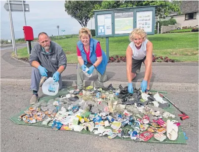  ??  ?? Angus Clean Environmen­ts members John Keen, Wendy Murray and Lynne Fotheringh­am.