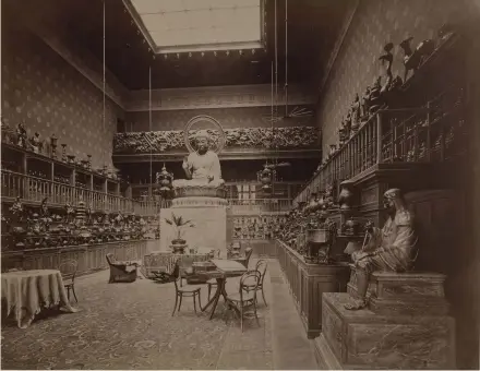  ??  ?? 2. Photograph of the Hôtel Cernuschi, taken in 1880, showing the Amida Buddha from the Meguro district of Tokyo