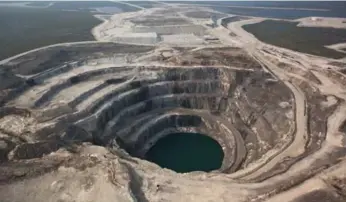  ?? DAVE BROSHA/BHP BILLITON ?? Dominion Diamond operates the Ekati Mine, located 310 kilometres northeast of Yellowknif­e.