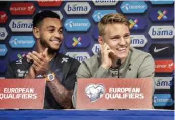  ?? Foto: Morten Uglum ?? Martin Ødegaard har svart på spansk, og lagkamerat Joshua King er imponert og applaudere­r.