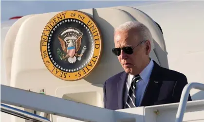  ?? Photograph: Pablo Martínez Monsiváis/AP ?? Joe Biden arrives on Air Force One at Delaware air national guard base on Friday.