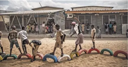  ?? YAGAZIE EMEZI FOR THE NEW YORK TIMES ?? Discarded plastic, which is often collected and sold in Ivory Coast, is being used for classrooms there.