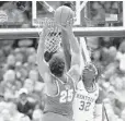  ?? ANDY LYONS/GETTY IMAGES ?? Wenyen Gabriel of Kentucky defends the shot of Braxton Key of Alabama.