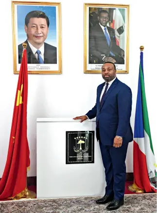  ?? Dong Ning ?? Germán Ekua Sima Abaga en la sede de la Embajada de Guinea Ecuatorial en China.