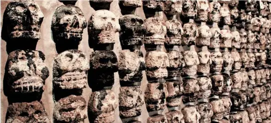  ?? DAVID HAMMOND/FOR THE CHICAGO TRIBUNE ?? An ancient stone representa­tion of an Aztec skull rack on display at Mexico City’s museum of the Templo Mayor, the double-headed pyramid that stood in the center of Tenochtitl­an.