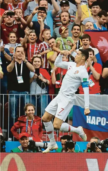  ?? Foto: Reuters ?? Stojí za to sledovat Cristiano Ronaldo dal zatím na mistrovstv­í všechny čtyři portugalsk­é góly.