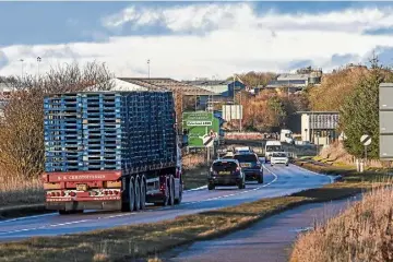  ?? ?? SLOW LANE: Motorists face months of delays around Invernetti­e Roundabout.