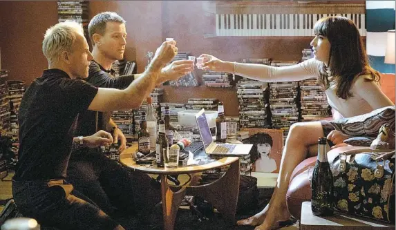  ??  ?? Jonny Lee Miller, left, Ewan McGregor and Anjela Nedyalkova toast each other in “T2 Trainspott­ing.”