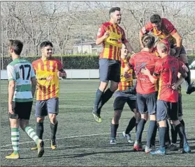  ?? FOTO: LLUÍS MONTANER ?? Celebració­n El Vilafranca marcó tres goles ante el Sants