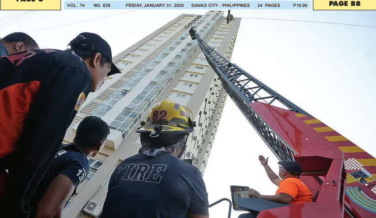  ??  ?? PERSONNEL of the Central 911 fire auxiliary who undergo training is listening to Alexander Kuhn (in orange shirt), a training instructor from Rosenbauer industry, on the operation of the city’s newly acquired aerial ladder trucks that can reach up to 16th floor. BING GONZALES