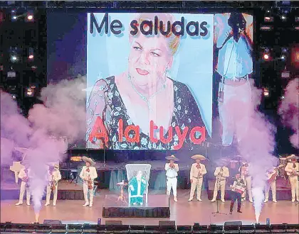  ?? Foto Cuartoscur­o.com ?? Paquita interpretó sus temas clásicos ante un público entregado. Se escucharon Cheque en blanco, Malvados hombres y Rata de dos patas.