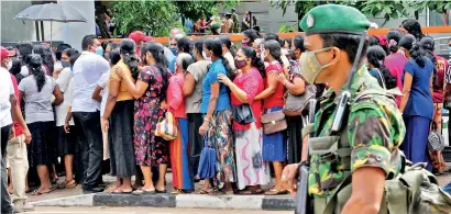  ??  ?? Social distancing thrown to the wind: SLPP supporters queueing to enter the Udugampola ‘
Gampaha on Thursday where President Gotabaya Rajapaksa attended an SLPP meeting.
Pix by Amila Gamage and Priyantha Wickramaar­achchi premises in