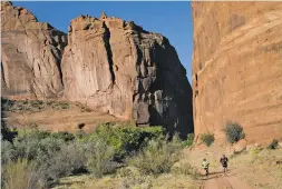  ?? CAITLIN O’HARA/THE NEW YORK TIMES ?? Runners compete Oct. 14 in the Canyon de Chelly Ultra, a 34-mile trail race, in Chinle, Ariz. The race, started in 2012 by Shaun Martin, a Navajo and the athletic director at Chinle High, draws runners from across the nation, as well as Australia,...