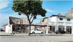  ?? ?? NOT A PRETTY SIGHT: The remains of a crumbling building in Govan Mbeki Avenue