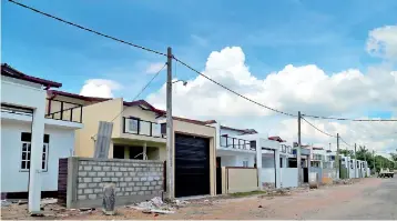  ??  ?? The housing scheme behind the dump. Pix by Anuradha Bandara