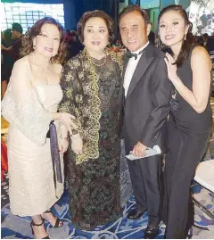  ??  ?? Lifetime Achievemen­t awardee Nedy Tantoco is flanked by Nena, Rico and Dina Tantoco.