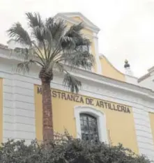  ?? // VÍCTOR RODRÍGUEZ ?? ALBERO Y CAL
La fachada del edificio cabecera y la de la antigua Biblioteca Militar ya están restaurada­s y pintadas de color albero y cal.