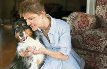 ??  ?? stanger receives love from her dog Lindy. she has been blind since age 24, a result of severe diabetes.