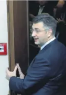  ??  ?? ANDREJ PLENKOVIĆ S jedne strane suveren, a s druge nervozan. I dalje je uvjeren da je HDZ u ovoj situaciji apsolutno u pravu i ima svoje načine za političke manevre