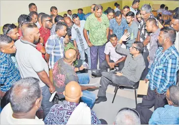  ?? Picture: BALJEET SINGH ?? Fiji Taxi Associatio­n president Raben Bhan Singh (seated, right) has a chat with zone taxi operators during a break at the AGM at the Nadi Civic Centre.