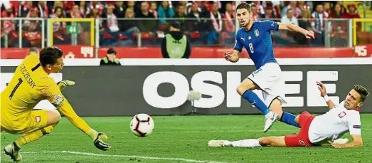  ?? — AFP ?? A hand in it: Poland goalkeeper Wojciech Szczesny saving a shot from Italy’s Jorginho during the UEFA Nations League match at the Silesian Stadium in Chorzow, Poland, on Sunday.