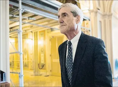  ?? J. SCOTT APPLEWHITE / AP ?? Robert Mueller, fiscal especial del Russiagate, en una imatge de l’estiu passat a Washington