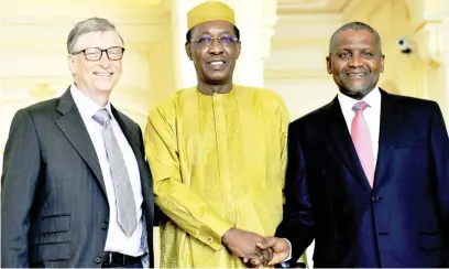  ??  ?? President of Chad, Idriss Deby (Middle) receives Alhaji Aliko (R )and Mr. Bill Gates (L) at his Presidenti­al palace,where they held discussion­s with Stakeholde­rs on Polio Eradicatio­n and how to advance Child health in the region yesterday