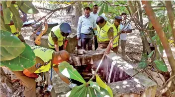  ??  ?? In a property in Matara yesterday, CID detectives found bloodstain­ed clothes of the policemen who allegedly killed the two businessme­n from Rathgama