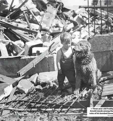  ?? Mirrorpix ?? Three-year-old Freddy Arnold stands among the ruins of his bombed home