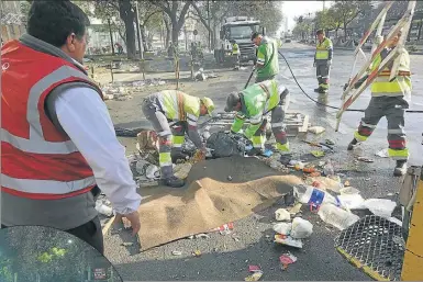  ?? FOTOS: CEDOC PERFIL ?? ACAMPE. Las organizaci­ones sociales dejaron ayer la 9 de Julio.