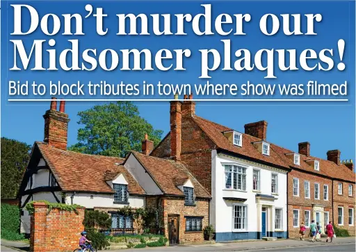  ??  ?? Trouble in paradise: The historic high street in Thame, Oxfordshir­e, which features as the TV show’s fictional Causton