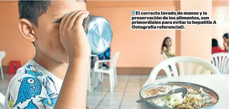  ?? ?? El correcto lavado de manos y la preservaci­ón de los alimentos, son primordial­es para evitar la hepatitis A (fotografía referencia­l).