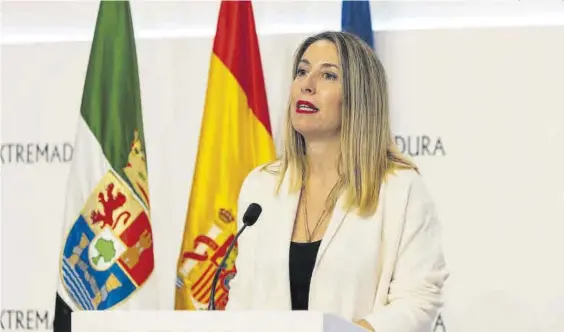  ?? EFE (JERO MORALES) ?? La presidenta del Ejecutivo regional, María Guardiola, ayer en la rueda de prensa posterior al Consejo de Gobierno de la Junta de Extremadur­a.