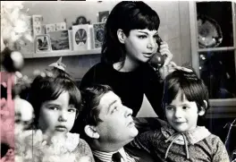  ??  ?? Above: Nigella with John Diamond and their children, Cosima and Bruno. Right: Nigella’s mother Vanessa, father Nigel and sister Thomasina.