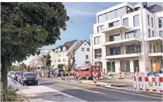  ?? RP-FOTO: STEPHAN MEISEL ?? Die Baustelle der Solinger Straße nähert sich dem Ende, zurzeit wird zwischen Kampweg und Rathaus-Kreuzung gearbeitet.