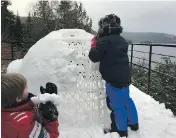  ?? SUPPLIED ?? Éric Villiard’s build the igloo by filling the structure’s gaps with snow.