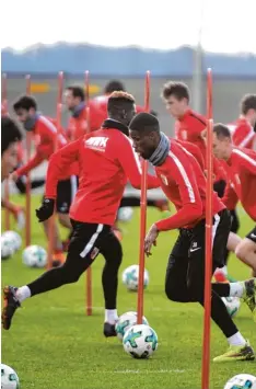  ?? Fotos: Ulrich Wagner ?? Inzwischen herrscht auf dem Trainingsp­latz des FC Augsburg wesentlich weniger Be trieb. Der Klub hat acht Spieler im Winter abgegeben.