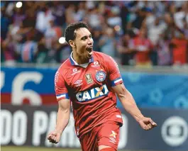  ??  ?? Edigar chegou a virar o jogo para o Bahia, mas time não segurou o placar