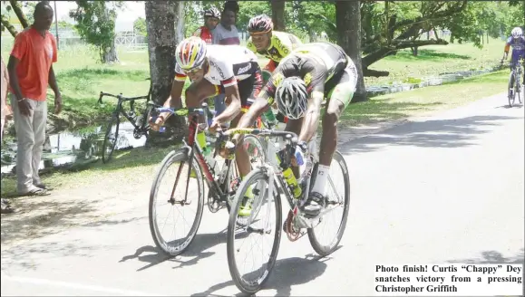  ??  ?? Photo finish! Curtis “Chappy” Dey snatches victory from a pressing Christophe­r Griffith