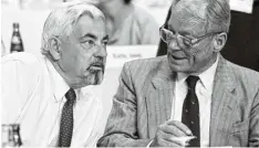  ?? Foto: imago ?? Eng verbunden – politisch und persönlich: Horst Ehmke und Willy Brandt beim SPD Bundespart­eitag 1986 in Nürnberg.