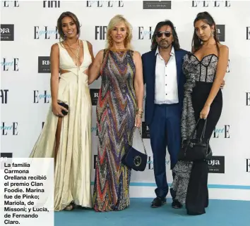  ?? ?? La familia Carmona Orellana recibió el premio Clan Foodie. Marina fue de Pinko; Mariola, de Missoni; y Lucía, de Fernando Claro.