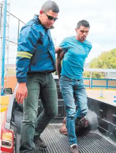  ?? FOTO: ESTALIN IRÍAS ?? La detención fue ejecutada por agentes de la Unidad de Delitos contra la Vida de la Dirección Policial de Investigac­iones (DPI).