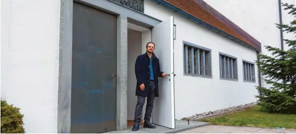  ?? Foto: Thomas Hilgendorf ?? Pfarrer Heiko Seeburg sorgt für offene Türen an der Deininger Erlöserkir­che. Alle interessie­rten Paare sind eingeladen zur Hochzeit für Spontane.