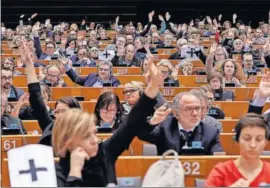  ??  ?? Votación del texto sobre Venezuela, ayer en Bruselas.