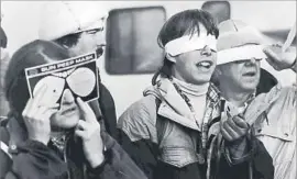  ?? Wes Guderian Oregonian ?? IN 1979, people watch an eclipse in Goldendale, Wash. On Aug. 21, a total solar eclipse will be visible across the continenta­l U.S. for the first time since 1918.