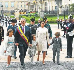  ??  ?? Colombia’s newly sworn-in president, Iván Duque, arrives at the presidenti­al palace with his wife, María Juliana Ruiz, and children, after his inaugurati­on ceremony in Bogotá on Tuesday.
