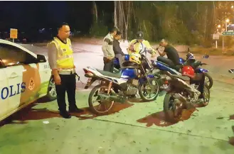  ??  ?? Puru pulis pinapanau do pomorisaan kumaa piipiro papapanau motosikal id operasi dilo.