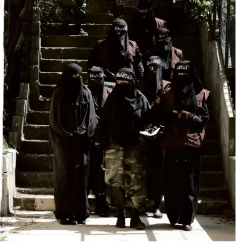  ?? PHOTO MBC ?? Les Corbeaux noirs suit les aventures d’une brigade féminine de l’Etat islamique.