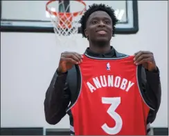  ?? CP PHOTO / CHRIS YOUNG ?? Toronto Raptors 2017 first round draft pick OG Anunoby holds a jersey as he poses for a picture after scrumming with journalist­s during a media availabili­ty in Toronto on Friday.